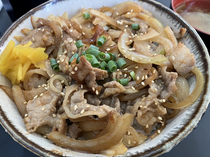 東武練馬にできた「肉めし屋 丼丼丼」でランチを食べてきた。 – いたば