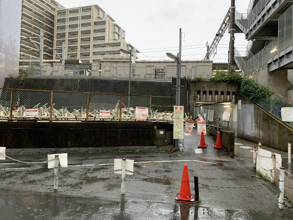 Jr板橋駅東口の地下通路となりの駐輪場が閉鎖して 駅前に新しい駐輪場ができてる いたばしtimes